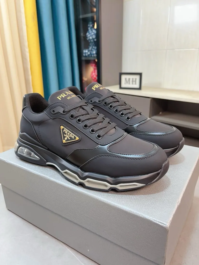 Men's shoes 💰660🌹🌹High-quality new Prada counters are launched simultaneously. The new men's shoes and 😘fabrics are selected from imported mesh and glue-spraying technology. Imported cowhide lining. 👍🏿High-end☄️Open-molded non-slip rubber outsole, exquisite lines, simple and elegant, comfortable and high-end for leisure travel. Code number: 38 to 44